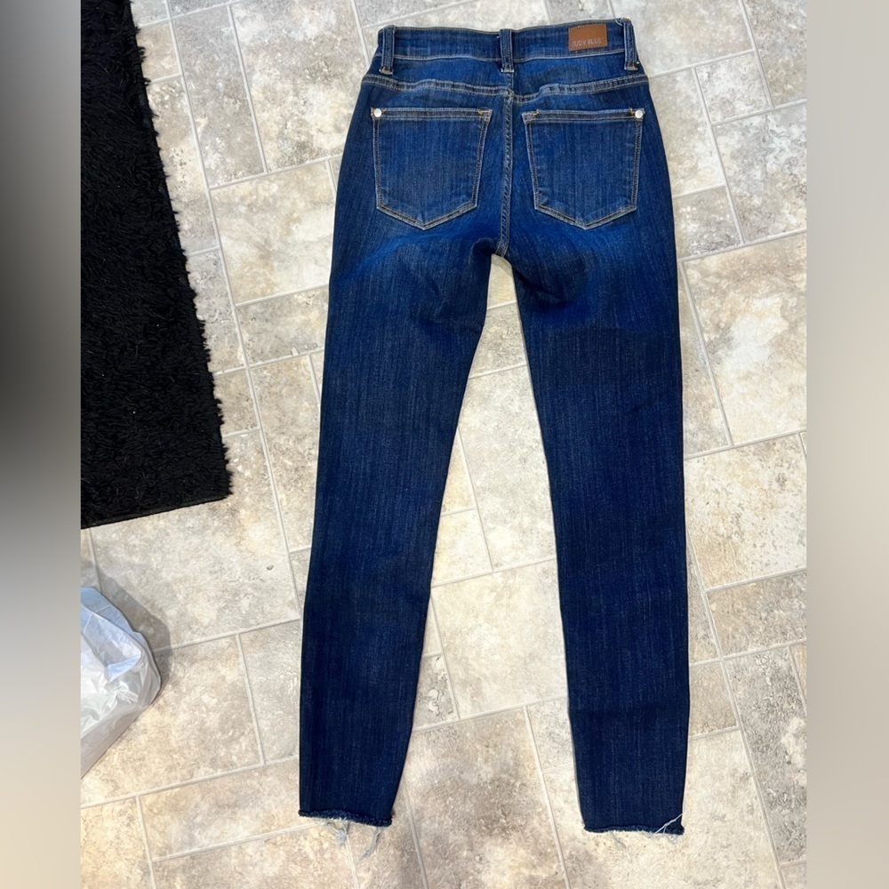 Women’s Judy Blue 0/24 skinny fit jeans like new distressed - Picture 2 of 9
